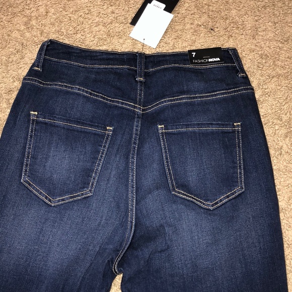 High Rise Distressed Jeans - Picture 8 of 9